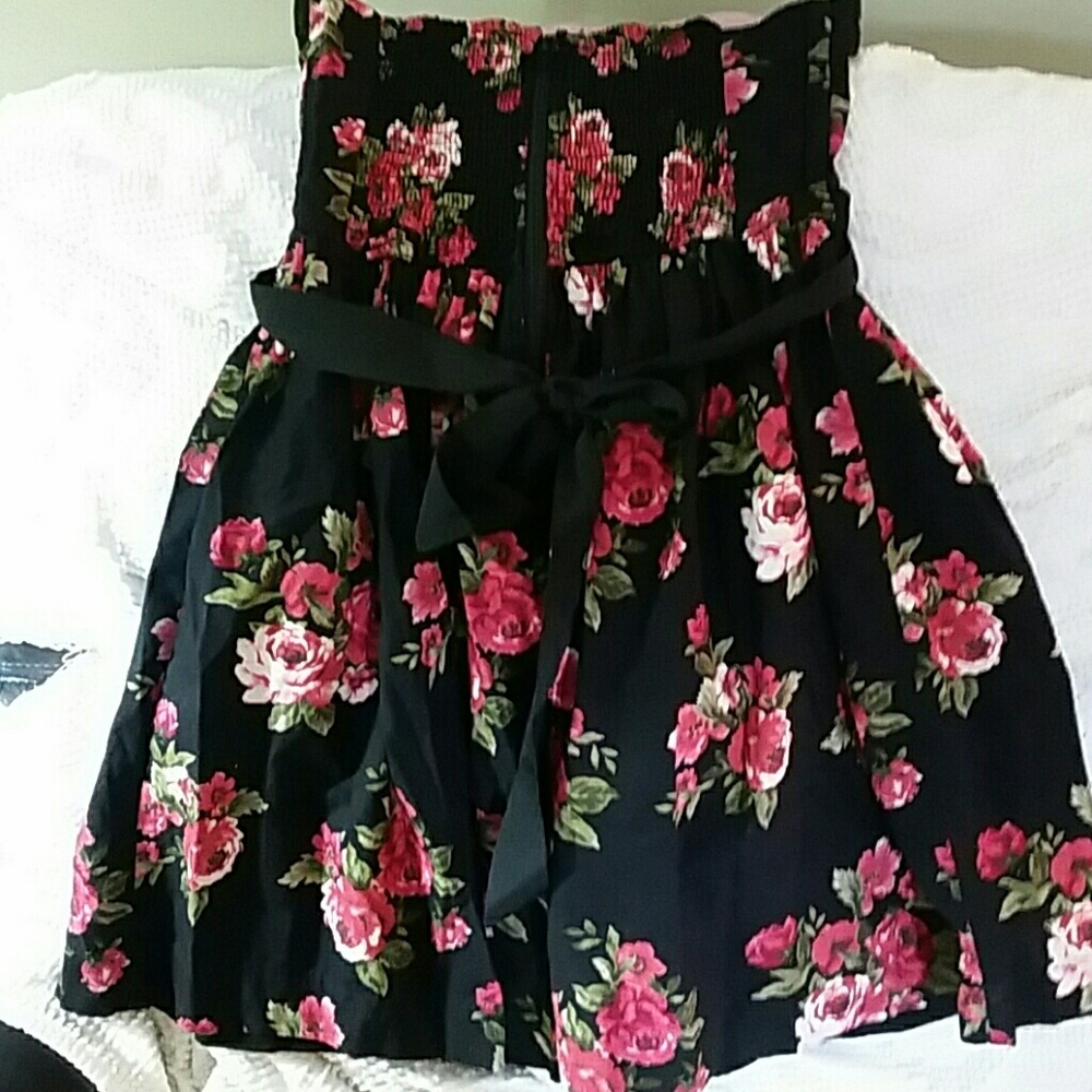 Dress - Picture 3 of 3